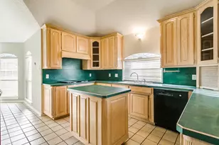 901 Evandale Rd, Burleson, TX 76028 - Photo 12