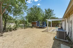321 E Pine St, Jacksboro, TX 76458 - Photo 26