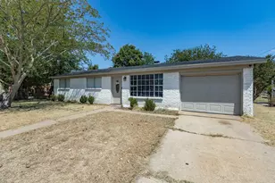 321 E Pine St, Jacksboro, TX 76458 - Photo 4