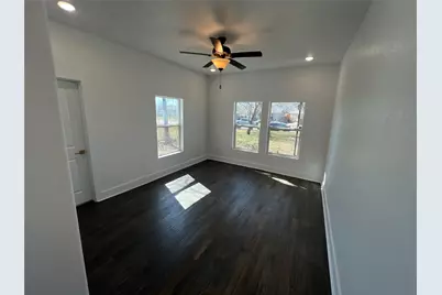 825 Texas Street, Graham, TX 76450 - Photo 4