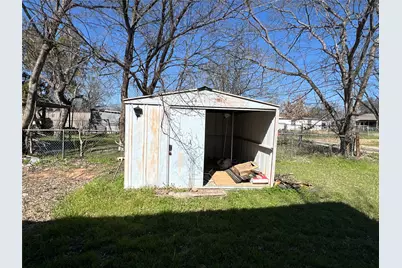 825 Texas Street, Graham, TX 76450 - Photo 12