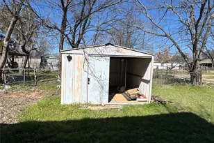 825 Texas St, Graham, TX 76450 - Photo 12