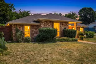 135 Meadow Ridge Dr, Cedar Hill, TX 75104 - Photo 1