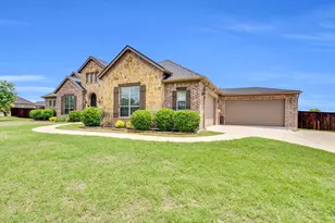 102 Willowbrook Dr, Waxahachie, TX 75165 - Photo 2