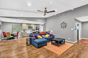 12326 Cedar Bend Dr, Dallas, TX 75244 - Photo 6