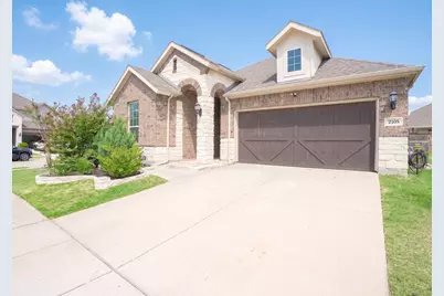 2105 Ella Lane, Carrollton, TX 75010 - Photo 2