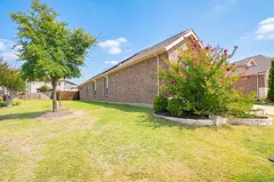 2105 Ella Ln, Carrollton, TX 75010 - Photo 4