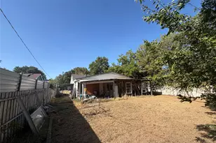 8222 Wes Hodges Rd, Dallas, TX 75217 - Photo 8