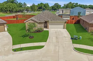 201 Volunteer Dr, Sherman, TX 75090 - Photo 2