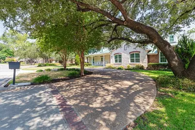 2707 Farmers Branch Lane, Farmers Branch, TX 75234 - Photo 2