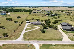 717 Dove Hill Ln, China Spring, TX 76633 - Photo 2