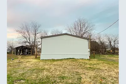 197 E Sweden Street, Walnut Springs, TX 76690 - Photo 2