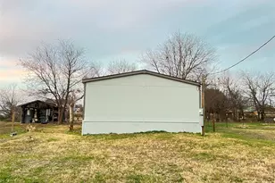 197 E Sweden St, Walnut Springs, TX 76690 - Photo 2