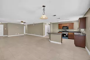 2215 Splendor Ct, Arlington, TX 76010 - Photo 4