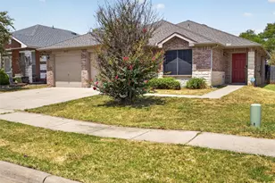 2215 Splendor Ct, Arlington, TX 76010 - Photo 2