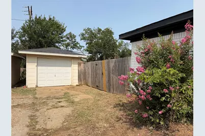 2502 Normont Circle, Fort Worth, TX 76103 - Photo 20