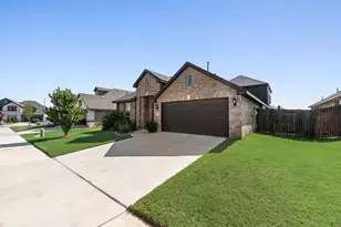 10609 Kettlewood Dr, Fort Worth, TX 76036 - Photo 2