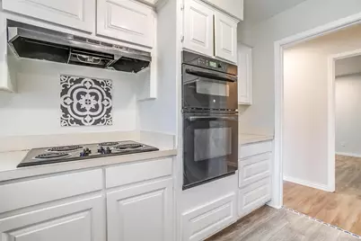 5947 Chimney Wood Circle, Fort Worth, TX 76112 - Photo 10