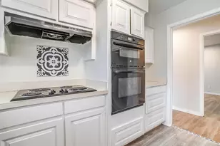 5947 Chimney Wood Cir, Fort Worth, TX 76112 - Photo 10