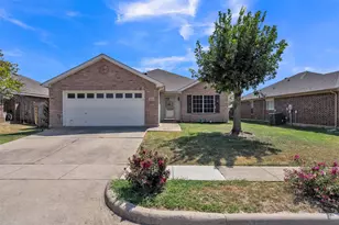 808 Flamingo Dr, Saginaw, TX 76131 - Photo 1