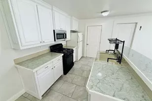 814 W College St, Sherman, TX 75092 - Photo 4