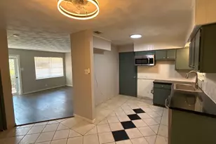 1851 Chevy Chase Dr, Carrollton, TX 75006 - Photo 4