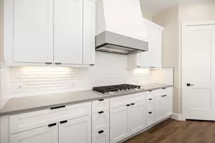 2180 Middlewood Cir, Granbury, TX 76049 - Photo 10