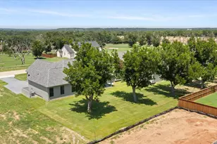 2180 Middlewood Cir, Granbury, TX 76049 - Photo 32