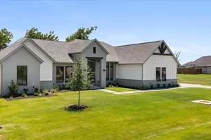 2180 Middlewood Cir, Granbury, TX 76049 - Photo 2