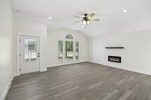 617 Forest Oaks Dr, Grand Prairie, TX 75052 - Photo 6