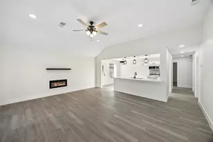 617 Forest Oaks Dr, Grand Prairie, TX 75052 - Photo 4