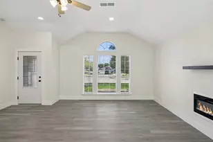 617 Forest Oaks Dr, Grand Prairie, TX 75052 - Photo 8