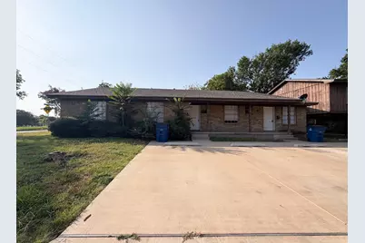 101 W Latimer Street #B, Ennis, TX 75119 - Photo 2