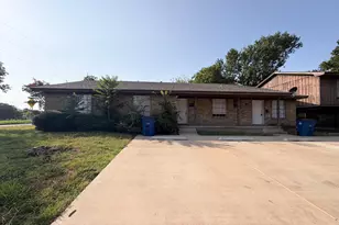 101 W Latimer St, Ennis, TX 75119 - Photo 2