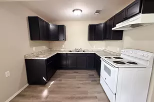 101 W Latimer St, Ennis, TX 75119 - Photo 6