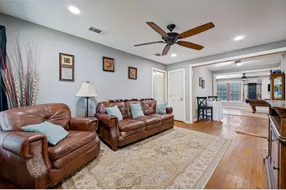 1008 E Russell Avenue, Carrollton, TX 75006 - Photo 4
