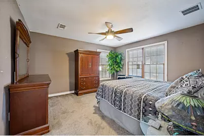 1008 E Russell Avenue, Carrollton, TX 75006 - Photo 16