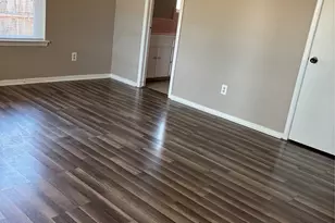 627 S Rough Creek Ct, Granbury, TX 76048 - Photo 2