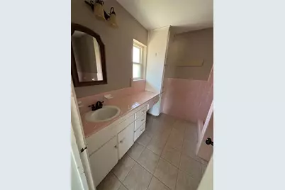 627 S Rough Creek Court, Granbury, TX 76048 - Photo 4