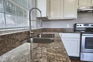 800 Bracken Pl, Arlington, TX 76017 - Photo 8