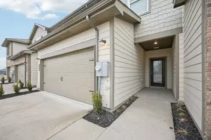 928 Penrose Dr, Cedar Hill, TX 75104 - Photo 2