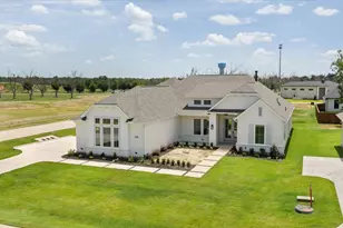 2188 Middlewood Cir, Granbury, TX 76049 - Photo 2