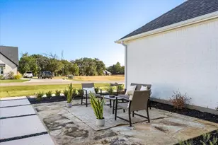 2188 Middlewood Cir, Granbury, TX 76049 - Photo 2