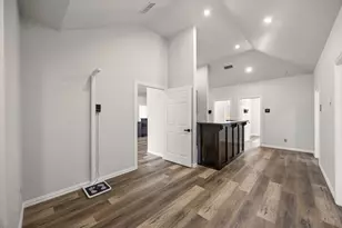 401 Center Ct Dr, Bridgeport, TX 76426 - Photo 4