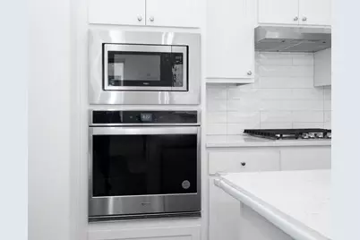 9923 Schramm Street, Irving, TX 75063 - Photo 10