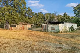 697 Co Rd 166, Whitesboro, TX 76273 - Photo 22