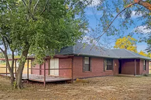697 Co Rd 166, Whitesboro, TX 76273 - Photo 16