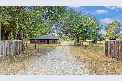 697 County Road 166, Whitesboro, TX 76273 - Photo 14