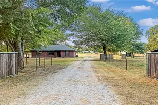 697 Co Rd 166, Whitesboro, TX 76273 - Photo 14