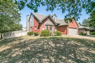 7413 Bear Lake Dr, Fort Worth, TX 76137 - Photo 2